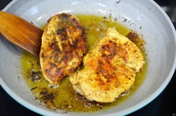 Сочные куриные грудки на сковороде