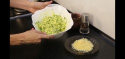 Сочный пирог с капустой, яйцами и зеленью - шаг 3 Сочный пирог с капустой, яйцами и зеленью - шаг 3