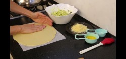 Сочный пирог с капустой, яйцами и зеленью - шаг 5 Сочный пирог с капустой, яйцами и зеленью - шаг 5