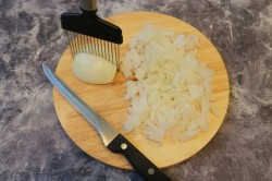 Соевое мясо с луком и томатной пастой - шаг 4 Соевое мясо с луком и томатной пастой - шаг 4