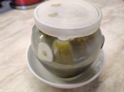 Соленые огурцы под капроновой крышкой на зиму