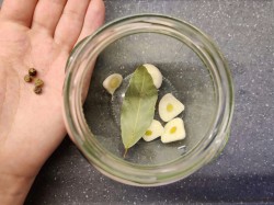 Соленые огурцы под капроновой крышкой на зиму