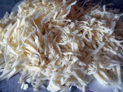 название картинки Солянка из капусты с сосисками в мультиварке