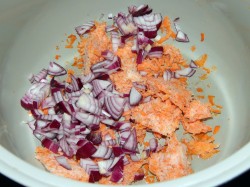 название картинки Солянка из капусты с сосисками в мультиварке