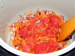 название картинки Солянка из капусты с сосисками в мультиварке