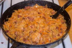название картинки Солянка из квашеной капусты с мясом