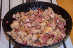 название картинки Солянка из квашеной капусты с мясом