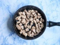 название картинки Вкусная солянка из свежей капусты на сковороде