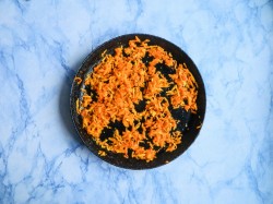 название картинки Вкусная солянка из свежей капусты на сковороде