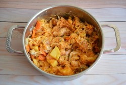 название картинки Солянка с капустой картошкой и мясом