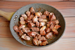 название картинки Солянка с капустой картошкой и мясом