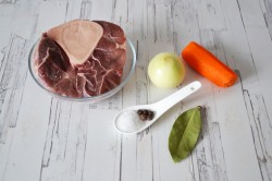 Солянка с лимоном