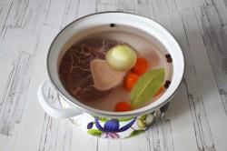 Солянка с лимоном