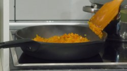 название картинки Суп солянка сборная мясная с колбасой и копченостями