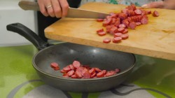 название картинки Суп солянка сборная мясная с колбасой и копченостями