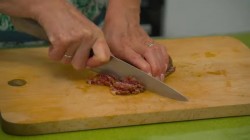 название картинки Суп солянка сборная мясная с колбасой и копченостями
