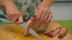 название картинки Суп солянка сборная мясная с колбасой и копченостями