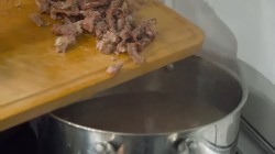 название картинки Суп солянка сборная мясная с колбасой и копченостями