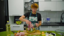 название картинки Суп солянка сборная мясная с колбасой и копченостями