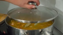 название картинки Суп солянка сборная мясная с колбасой и копченостями