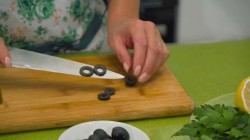 название картинки Суп солянка сборная мясная с колбасой и копченостями