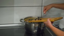 название картинки Суп солянка сборная мясная с колбасой и копченостями