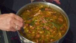 название картинки Суп солянка сборная мясная с колбасой и копченостями