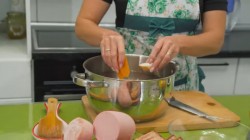 название картинки Суп солянка сборная мясная с колбасой и копченостями