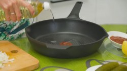 название картинки Суп солянка сборная мясная с колбасой и копченостями