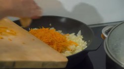 название картинки Суп солянка сборная мясная с колбасой и копченостями