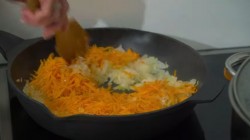 название картинки Суп солянка сборная мясная с колбасой и копченостями