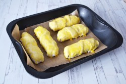 название картинки Сосиски с сыром в слоеном тесте