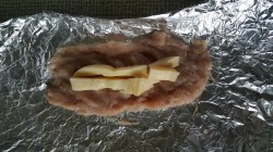 Сосиски со шпинатом и сыром