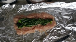 Сосиски со шпинатом и сыром