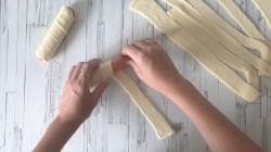 название картинки Сосиски в слоеном дрожжевом тесте