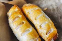 Сосиски в тесте из готового теста - шаг 5