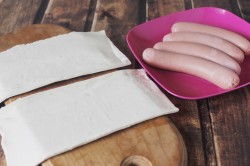 Сосиски в тесте из готового теста - шаг 1