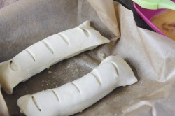 Сосиски в тесте из готового теста - шаг 4