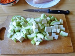 Курица тушеная с кабачками и помидорами соте - шаг 10