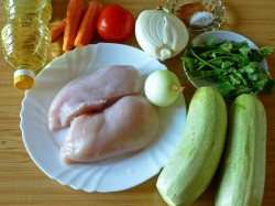 Курица тушеная с кабачками и помидорами соте - шаг 1