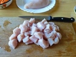 Курица тушеная с кабачками и помидорами соте - шаг 2