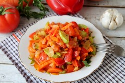 название картинки Соте из овощей с кабачками морковью перцем