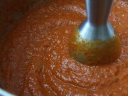 название картинки Соус с помидорами, болгарским перцем и чесноком