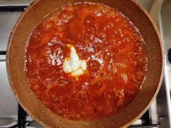 название картинки Соус из сметаны и томатной пасты