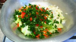 Соус с кабачками и картошкой