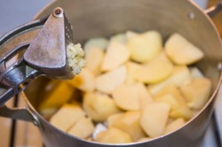 Соус с мясом и картошкой - шаг 15