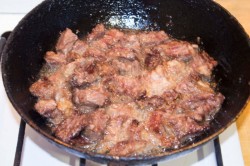 Соус с мясом и картошкой - шаг 6