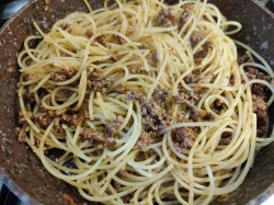 Спагетти с фаршем и томатной пастой - шаг 10 Спагетти с фаршем и томатной пастой - шаг 10