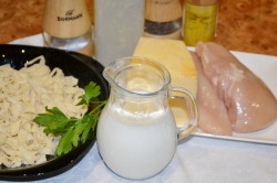 Спагетти с курицей в сливочном соусе