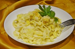 Спагетти с курицей в сливочном соусе